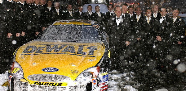 Kenseth receives accolades at champion banquet