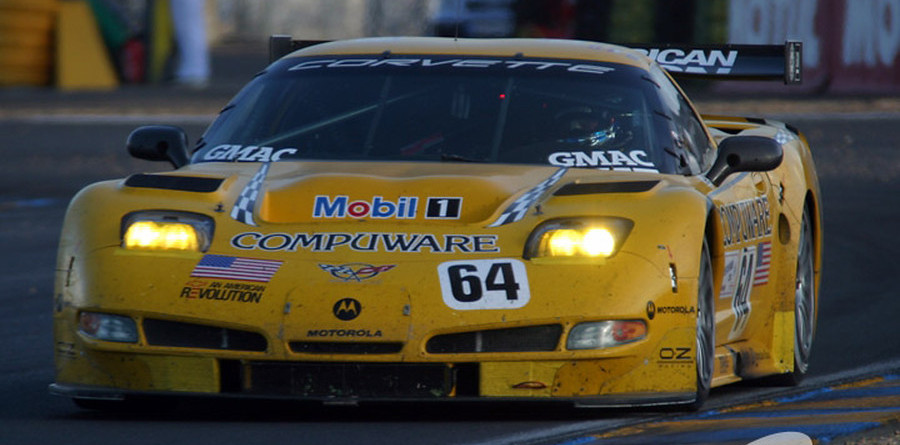 Davies leads despite incident with Magnussen