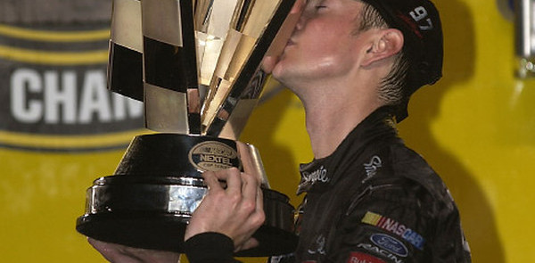 Kurt Busch holds on to win the championship