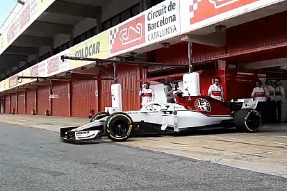Новая машина Sauber впервые выехала на трассу