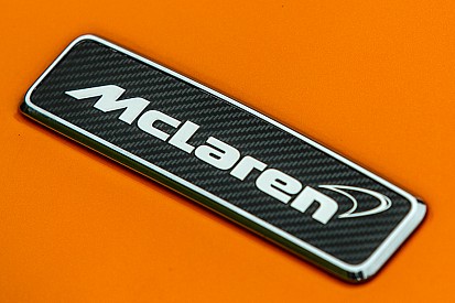Spy-Shot: Neuer McLaren für 2018 bei Roll-out orange