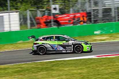 Norbert Nagy sulla prima CUPRA TCR della Zengő Motorsport