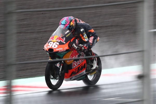 Moto3 FT1 Portimao: Rookie Holgado im Regen bei vielen Stürzen vorn