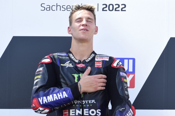 "Ziemlich riskant": Sachsenring-Sieg für Quartararo mit Medium-Hinterreifen