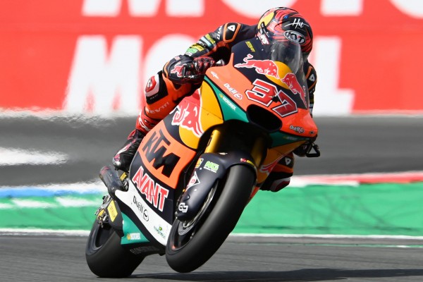 Moto2-Rennen Assen: Fernandez gewinnt, Schrötter stürzt in Führung liegend