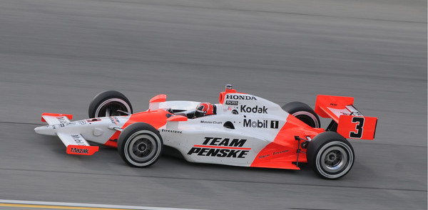 Castroneves wins Chicago, Dixon scores title