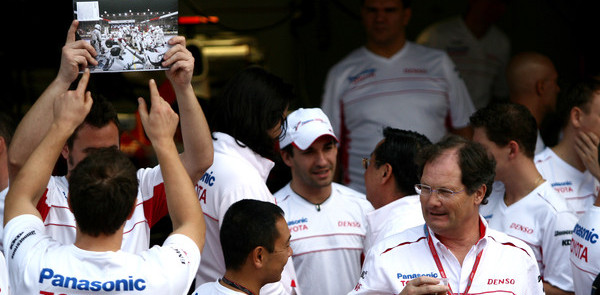 Toyota shuffles top bosses, stands by F1