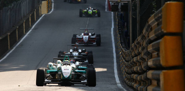 Ericsson survives chaos to claim Macau pole