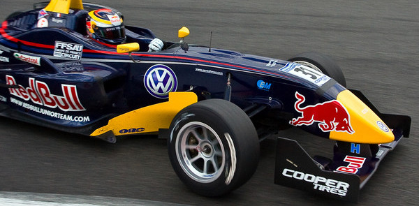 Vergne outclasses rivals at Thruxton