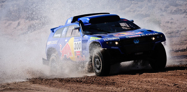 Sainz fastest, but Al-Attiyah closes in on win