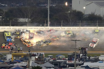 Daytona 500: Denny Hamlin siegt nach Massencrashs