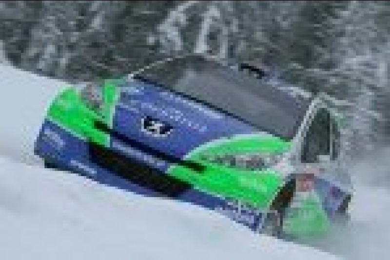 Peugeot w zaspie