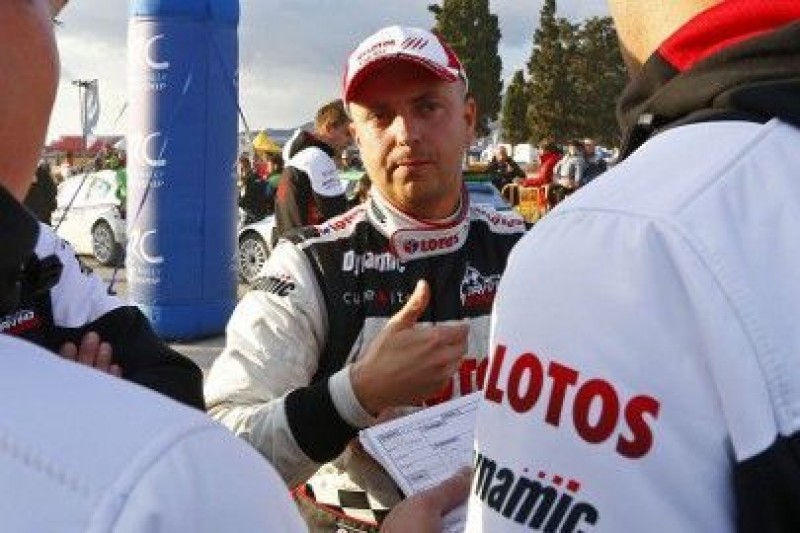 Kajto mocno ciśnie