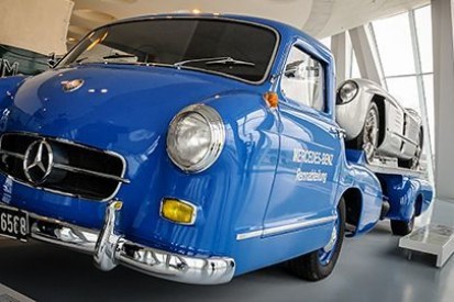 Renntransporter - niebieski cud od Mercedesa