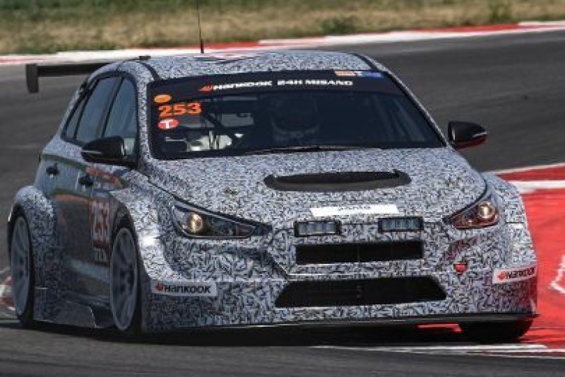 Hyundai w drugim rzędzie