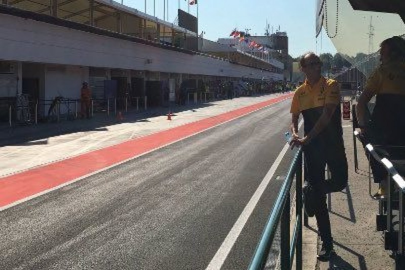Kubica obserwuje testy
