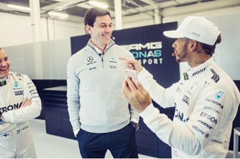 Hakkinen chwali Bottasa i Hamiltona