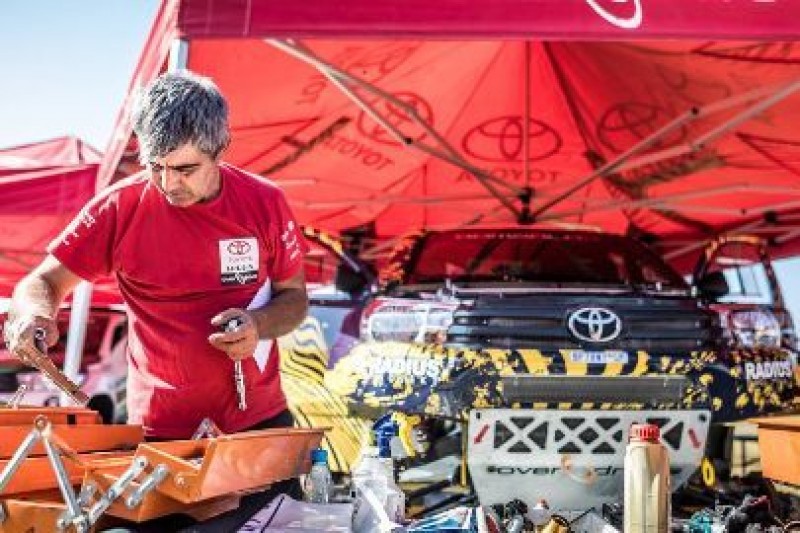 Sześć Hiluxów z Overdrive