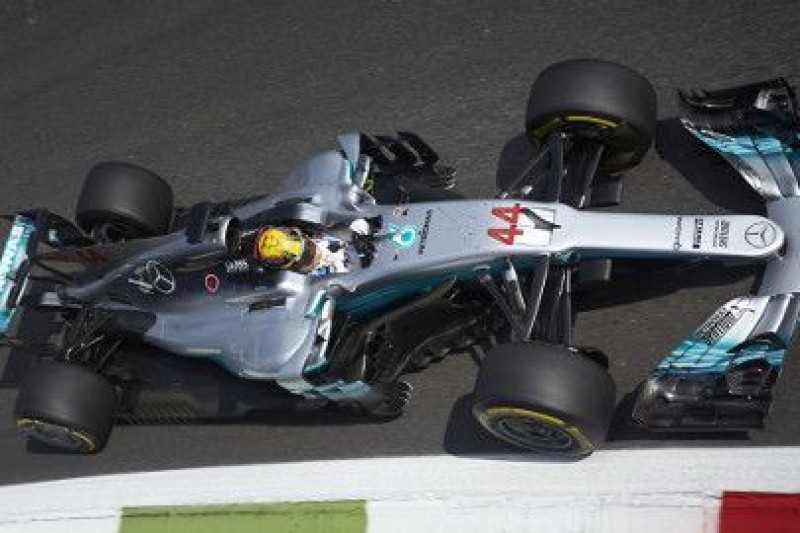 Hamilton na testach Pirelli