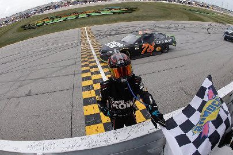 Truex pewny awansu