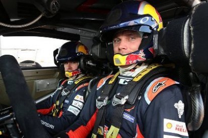 Meeke na szutrze, Mikkelsen na asfalcie