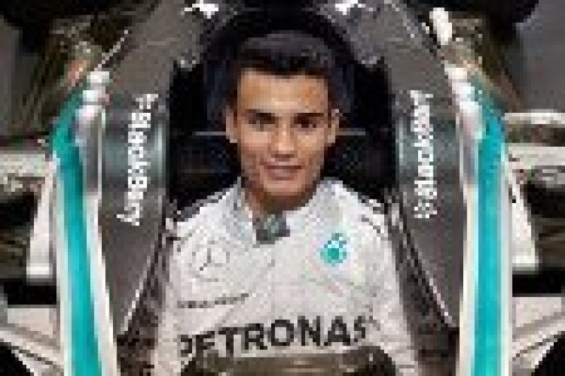 Mercedes F1 w Bushy Park