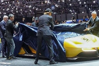 Fittipaldi EF7 na tor