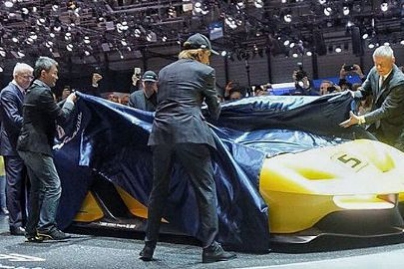 Fittipaldi EF7 na tor