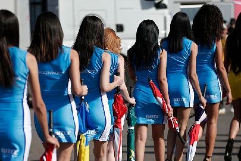 Dzieci zamiast grid girls
