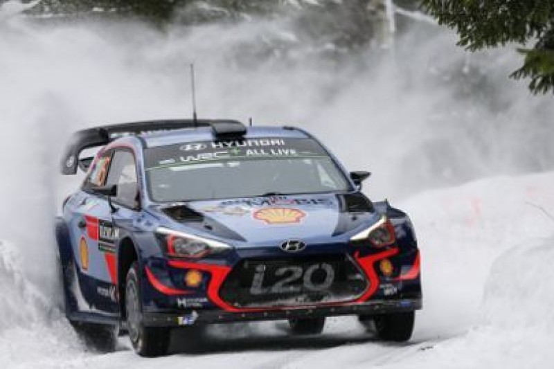 Neuville utrzymuje prowadzenie