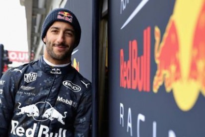 Mercedes nie rozmawia z Ricciardo