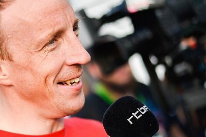 Meeke utrzymuje prowadzenie