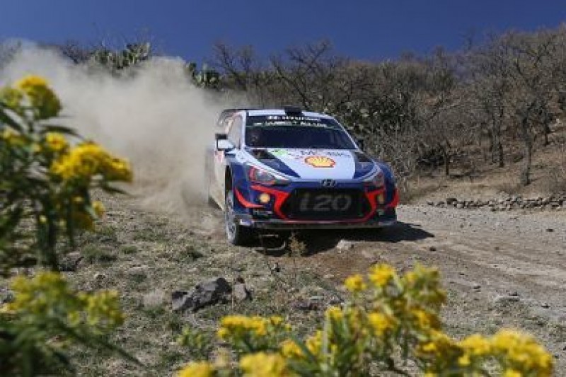 Neuville pierwszym liderem