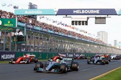 Rosberg radzi rywalom Hamiltona