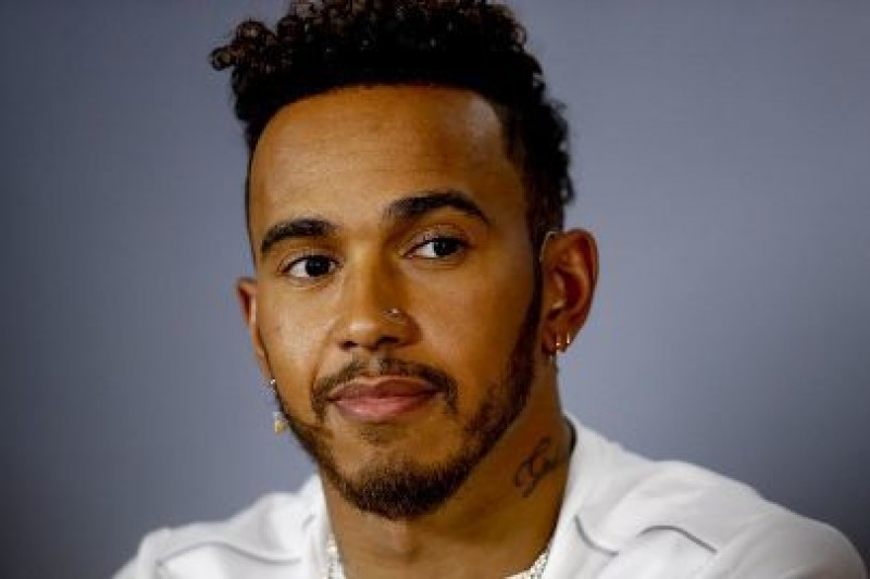Hamilton o pół sekundy