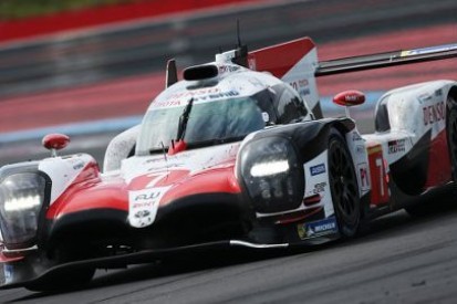Toyota jeździła na trzech kołach