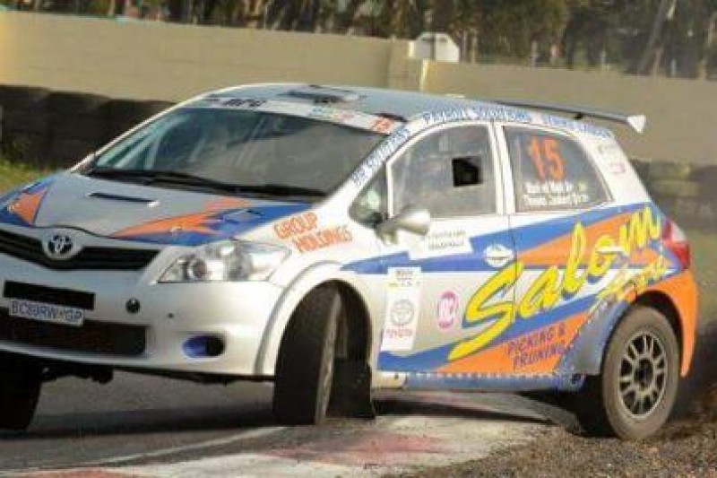 Auris przed R2