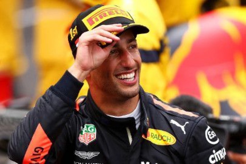 Ricciardo czeka na podpis Hamiltona