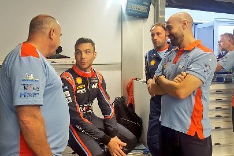 Paddon na czele
