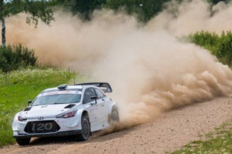 Paddon w deszczu