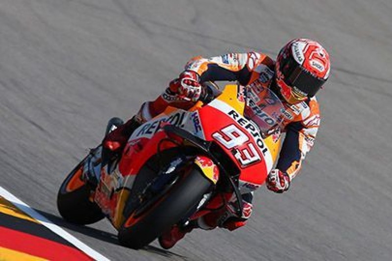 Marc Marquez przed Danilo Petruccim