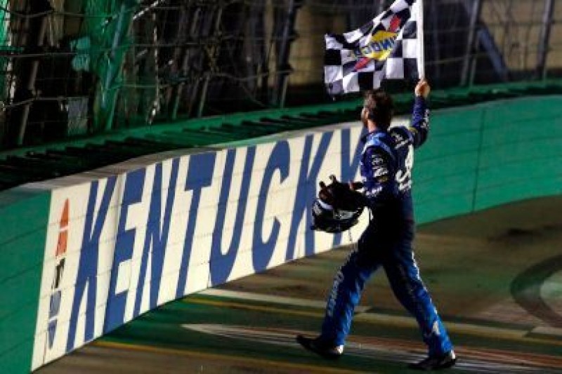 Truex bisuje w Kentucky