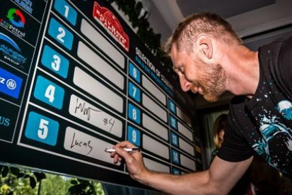 Łukjaniuk utrzymuje prowadzenie