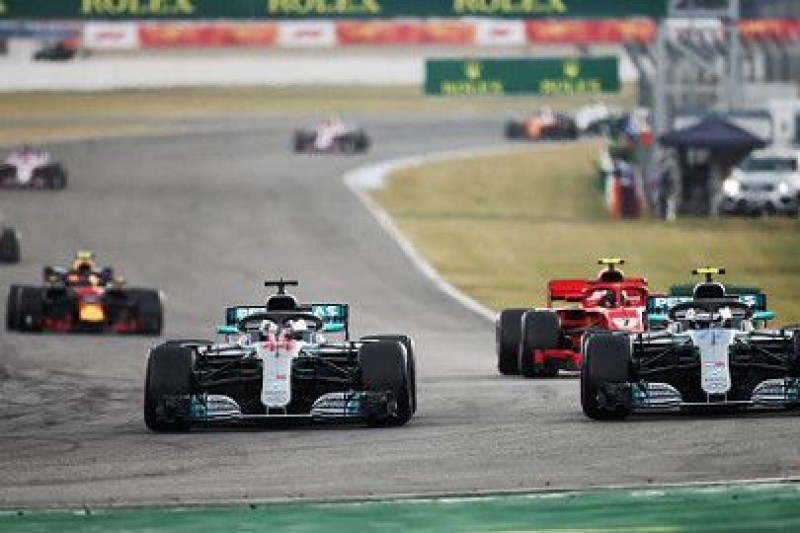 Mercedes tłumaczy się z poleceń zespołowych