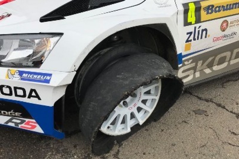 Kolejny kapeć Kopecky'ego