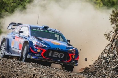 Neuville uszkodził zawieszenie, Kajetanowicz najszybszy w WRC2