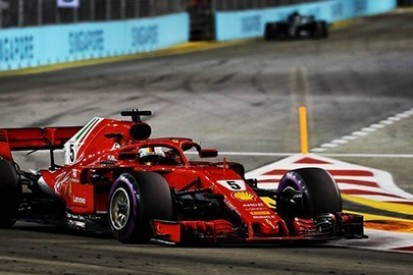 Vettel broni Ferrari
