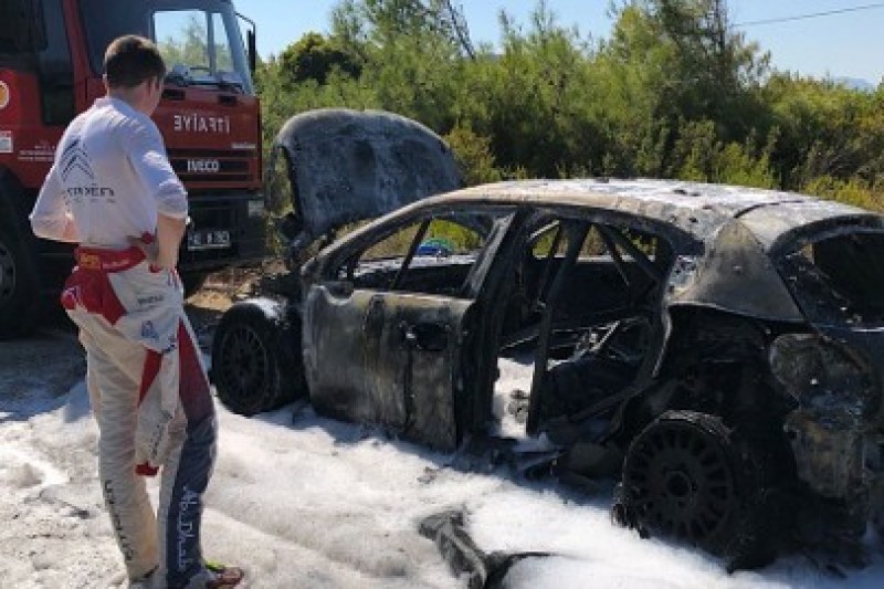 Citroen dokładnie zbada pożar C3 WRC