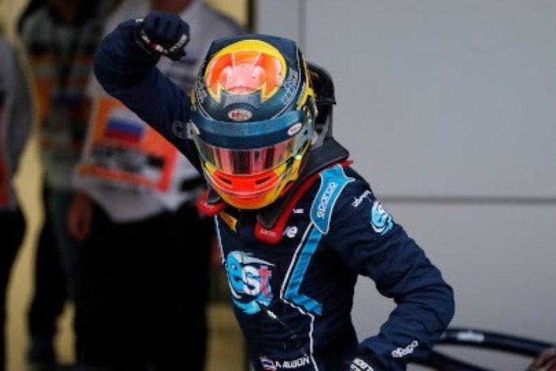 Albon straszy Russella