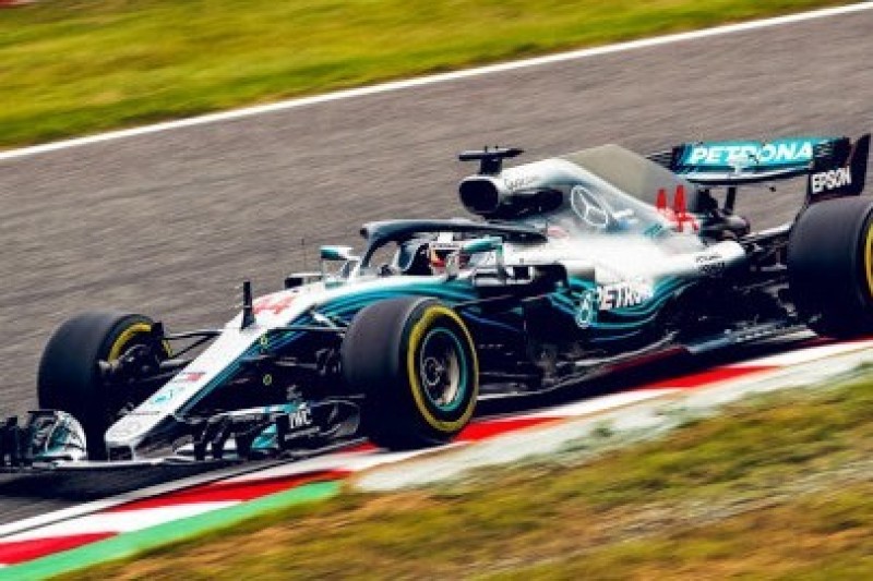 Hamilton rządzi w Suzuce